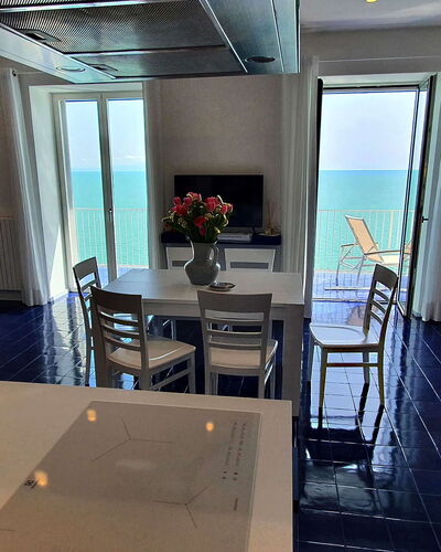 Casa Blue Dream: Meubilair, Verdieping, Zee, Stoel, Oceaan, Koffietafel, Toevlucht, Hotel, Buitenmeubels