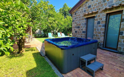Villa Romantic Garden: Blauw, Zwembad, Toevlucht, Samengesteld Materiaal, Eco Hotel, Loodgieterswerkinrichting, Waterpartij, Bad, Tegel