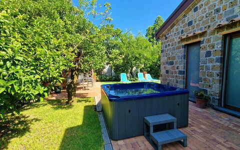 Villa Romantic Garden: Blauw, Zwembad, Toevlucht, Samengesteld Materiaal, Eco Hotel, Vrije Tijd, Waterpartij, Tuin, Bloempot, Tegel