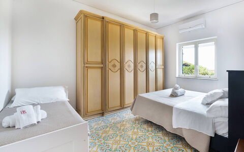 Casa Iago: Verdieping, Flooring, Interieur Ontwerp, Kamer, Appartement, Slaapkamer, Plafond, Bed, Gieten, Bedding