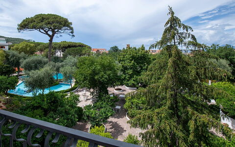 Casa Iago: Boom, Tuin, Gazon, Landscaping, Schaduw, Werf, Park, Backyard, Hacienda, Botanische Tuin