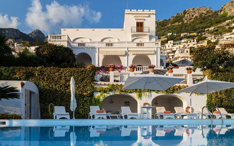 Villa Desideria: Zwembad, Toevlucht, Hacienda, Landgoed, Villa, Thermae, Hotel, Ligstoel, Herenhuis, Balkon