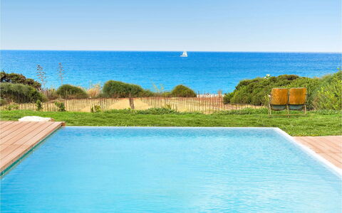 Villa Smeralda: Blauw, Water, Zee, Zwembad, Kust En Oceanic Landvormen, Vrije Tijd, Oceaan, Toevlucht, Schaduw, Kust