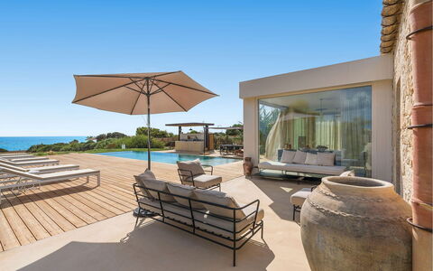 Villa Smeralda: Toevlucht, Kust En Oceanic Landvormen, Kust, Landgoed, Zee, Buitenmeubels, Zwembad, Kust, Tropen, Paraplu