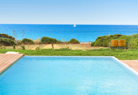 Villa Smeralda: Blauw, Water, Zee, Zwembad, Kust En Oceanic Landvormen, Vrije Tijd, Oceaan, Toevlucht, Schaduw, Kust