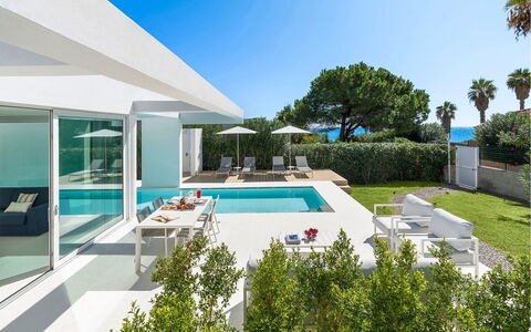 Villa Zora: Zwembad, Toevlucht, Schaduw, Buitenmeubels, Landgoed, Villa, Eco Hotel, Ligstoel, Hotel