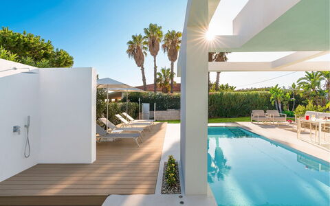 Villa Zora: Toevlucht, Huis, Verdieping, Zwembad, Eco Hotel, Appartement, Schaduw, Landgoed, Villa, Buitenmeubels
