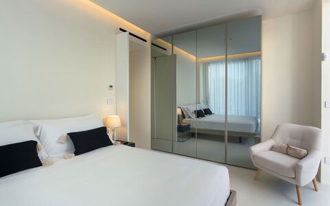 Villa Zora: Interieur Ontwerp, Flooring, Muur, Meubilair, Verdieping, Hout, Bed, Slaapkamer, Textiel, Kamer