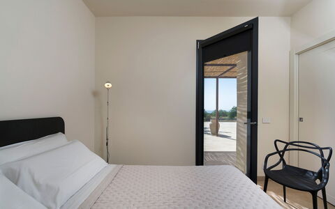 Villa Miriam: Interieur Ontwerp, Slaapkamer, Verdieping, Meubilair, Flooring, Bed, Verlichting, Plafond, Huis, Kamer