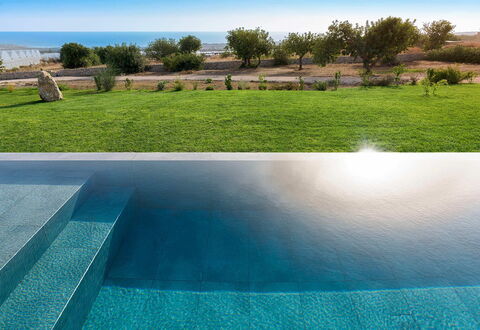 Villa Miriam: Blauw, Zwembad, Samengesteld Materiaal, Toevlucht, Schaduw, Eco Hotel, Waterpartij, Landscaping, Tegel, Tropen