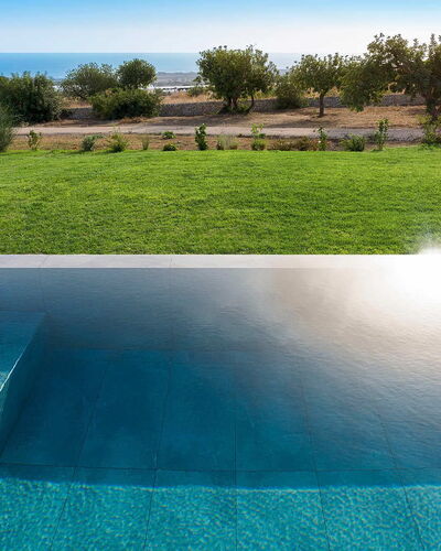 Villa Miriam: Blauw, Zwembad, Samengesteld Materiaal, Toevlucht, Schaduw, Eco Hotel, Waterpartij, Landscaping, Tegel, Tropen