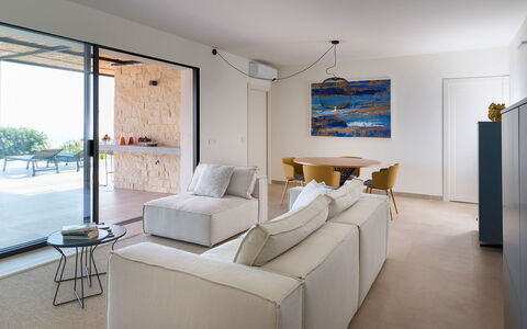 Villa Campo Verde: Meubilair, Flooring, Verdieping, Interieur Ontwerp, Bankstel, Woonkamer, Huis, Tafel, Appartement