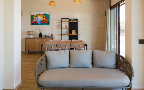 Villa Paprika: Meubilair, Interieur Ontwerp, Hout, Bankstel, Verdieping, Flooring, Huis, Woonkamer, Kussen Gooien, Kussen