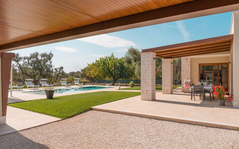 Villa Il Gelsomino: Architectuur, Tuin, Huis, Schaduw, Landscaping, Landgoed, Backyard, Werf, Outdoor Structuur, Binnenplaats