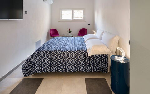 Villa Lily: Interieur Ontwerp, Meubilair, Verdieping, Flooring, Slaapkamer, Plafond, Kamer, Bed, Verlichting, Laken
