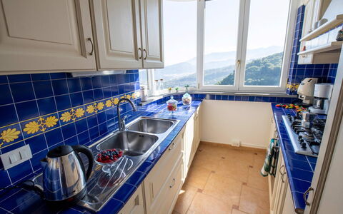 Villa Pietraluna: Keuken, Major Appliance, Toestel Van De Keuken, Countertop, Gootsteen, Fornuis, Cabinetry, Gasfornuis, Fornuis, Tegel