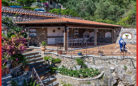 Villa Pietraluna: Stenen Muur, Tuin, Cobblestone, Flagstone, Schaduw, Landscaping, Outdoor Structuur, Hacienda, Eco Hotel, Bloempot