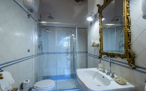 Villa Grevigiana: Loodgieterswerkinrichting, Interieur Ontwerp, Badkamer, Wastafel In De Badkamer, Wastafel, Kraan, Flooring, Loodgieter, Verdieping, Kamer