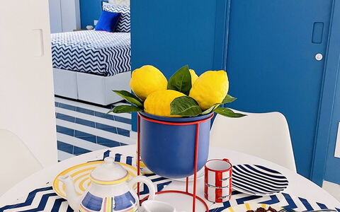 Nole 1: Blauw, Meubilair, Interieur Ontwerp, Tafel, Tableware, Eetkamer, Stoel, Kamer, Dishware, Porselein