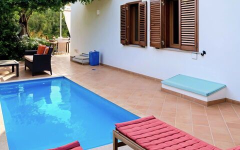 Villa Ava: Meubilair, Zwembad, Buitenmeubels, Vrije Tijd, Toevlucht, Verdieping, Eco Hotel, Schaduw, Beits, Stoel
