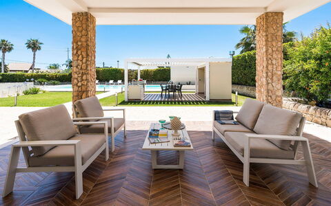 Villa Agorà: Meubilair, Flooring, Hout, Stoel, Interieur Ontwerp, Verdieping, Tafel, Buitenmeubels, Woonkamer, Toevlucht