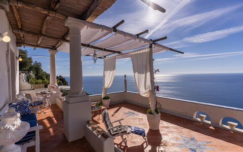 Villa Madonna di Costantinopoli: Blauw, Zee, Kust, Kust En Oceanic Landvormen, Oceaan, Balkon, Toevlucht, Badplaats, Kust, Bloempot