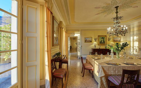 Villa Silva: Meubilair, Interieur Ontwerp, Stoel, Tafel, Eetkamer, Flooring, Plafond, Hout, Kamer, Verdieping