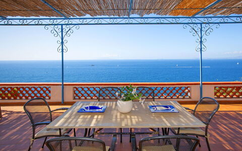 Sea Scent: Blauw, Meubilair, Zee, Oceaan, Stoel, Toevlucht, Balkon, Buitenmeubels, Eco Hotel, Keuken En Eettafel