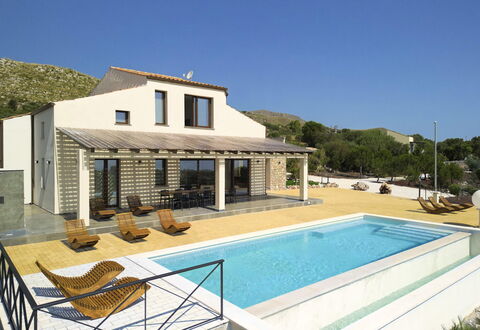 Villa Priscilla: Zwembad, Toevlucht, Woongebied, Huis, Landgoed, Dak, Samengesteld Materiaal, Buitenmeubels, Deur, Boerderij