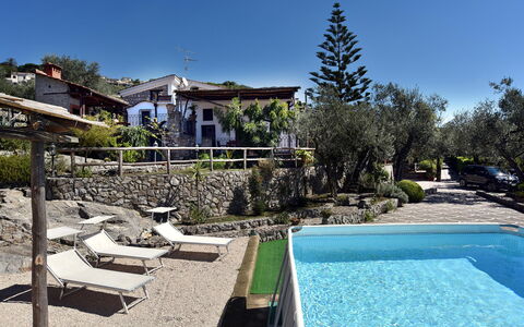 Villa Birbante: Toevlucht, Zwembad, Eco Hotel, Schaduw, Hacienda, Backyard, Buitenmeubels, Villa, Bloempot