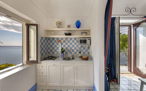 Little Mansour: Meubilair, Stoel, Tegel, Kamerplant, Beits, Keuken En Eettafel, Keuken, Cabinetry, Countertop, Home Deur