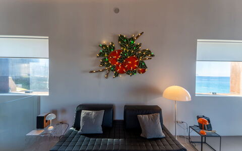 Iris House: Meubilair, Interieur Ontwerp, Flooring, Verdieping, Verlichting, Huis, Woonkamer, Plafond, Bloempot, Kamer