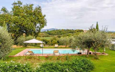 Villa dei Fiori: Tuin, Landgoed, Gazon, Boerderij, Hacienda, Landscaping, Plantage, Villa, Backyard