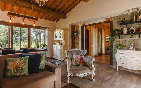 Villa dei Fiori: Meubilair, Interieur Ontwerp, Muur, Flooring, Hout, Plafond, Verdieping, Kamer, Bankstel, Woonkamer