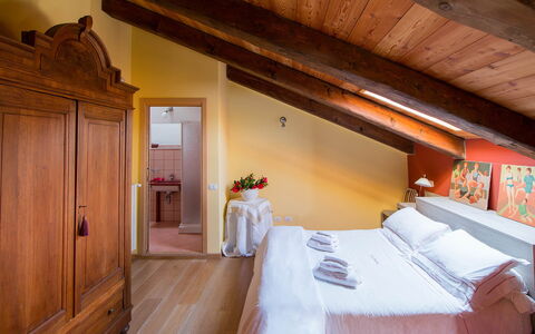 Mariuccia 3: Interieur Ontwerp, Meubilair, Plafond, Verdieping, Slaapkamer, Flooring, Bed, Huis, Kamer, Laken