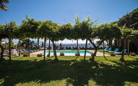 Mariuccia 3: Toevlucht, Vrije Tijd, Zwembad, Buitenmeubels, Eco Hotel, Schaduw, Vakantie, Tropen, Badplaats