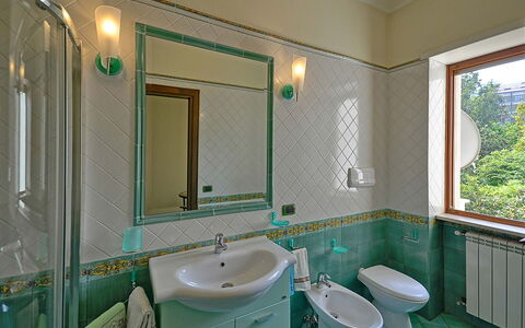 Apartment Bright: Loodgieterswerkinrichting, Interieur Ontwerp, Wastafel In De Badkamer, Flooring, Badkamer, Kraan, Wastafel, Verdieping, Loodgieter, Tegel