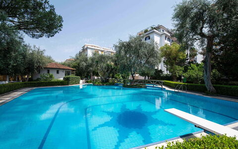 Apartment Snicher: Zwembad, Toevlucht, Landgoed, Hacienda, Vrije Tijd, Thermae, Eco Hotel, Schaduw, Reflectie, Villa