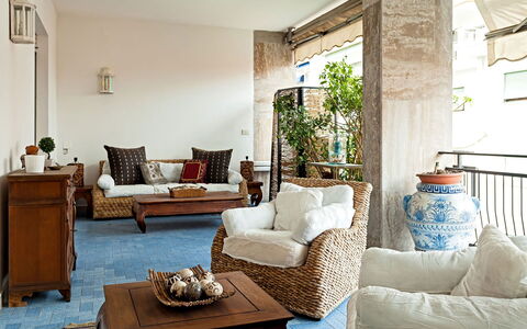 Casa Azul: Meubilair, Interieur Ontwerp, Bankstel, Woonkamer, Kussen, Kussen Gooien, Flooring, Kamer, Verdieping, Tafel