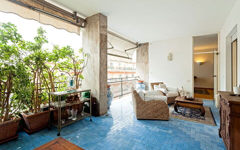 Casa Azul: Verdieping, Flooring, Meubilair, Appartement, Bloempot, Kamerplant, Stoel, Balkon, Daylighting, Beits