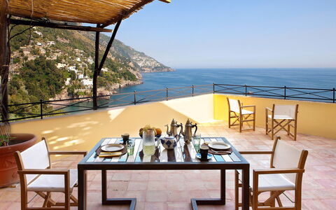 Casa la Riva: Meubilair, Stoel, Tafel, Buitenmeubels, Keuken En Eettafel, Buitentafel, Toevlucht, Koffietafel, Eetkamer, Eco Hotel