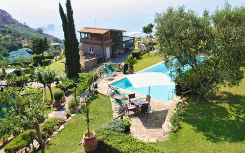 The Sea Farmhouse: Zwembad, Toevlucht, Woongebied, Eco Hotel, Landgoed, Heuvel Station, Villa, Bergketen, Hacienda, Badplaats