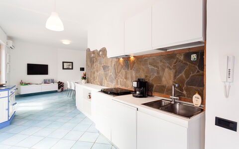 Villa Angel: Keuken, Flooring, Interieur Ontwerp, Major Appliance, Countertop, Toestel Van De Keuken, Verdieping, Plafond, Huishoudapparatuur, Verlichting