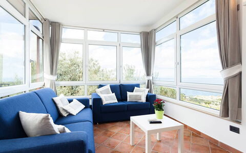 Villa Angel: Meubilair, Interieur Ontwerp, Bankstel, Flooring, Verdieping, Kamer, Tafel, Plafond, Woonkamer, Stoel