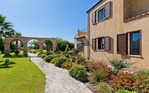 Villa Athena: Struik, Tuin, Architectuur, Huis, Landgoed, Landscaping, Hacienda, Werf, Villa