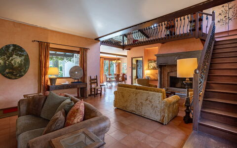 Villa Brin: Meubilair, Flooring, Interieur Ontwerp, Verdieping, Hout, Plafond, Bankstel, Stoel, Woonkamer, Huis