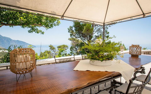 Villa Lamaro: Meubilair, Tafel, Stoel, Keuken En Eettafel, Toevlucht, Kust En Oceanic Landvormen, Buitenmeubels, Buitentafel, Bloempot, Zee
