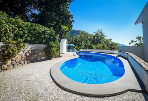 Villa Lamaro: Blauw, Zwembad, Samengesteld Materiaal, Toevlucht, Schaduw, Beton, Eco Hotel, Landscaping, Waterpartij, Ontwerp