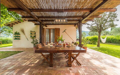 Villa Molinazzo 14: Meubilair, Hout, Flooring, Tafel, Keuken En Eettafel, Stoel, Tuin, Buitenmeubels, Veranda, Buitentafel