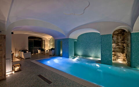 Villa Moresca: Interieur Ontwerp, Meubilair, Zwembad, Toevlucht, Hotel, Stoel, Ontwerp, Thermae, Boutique Hotel, Jacuzzi